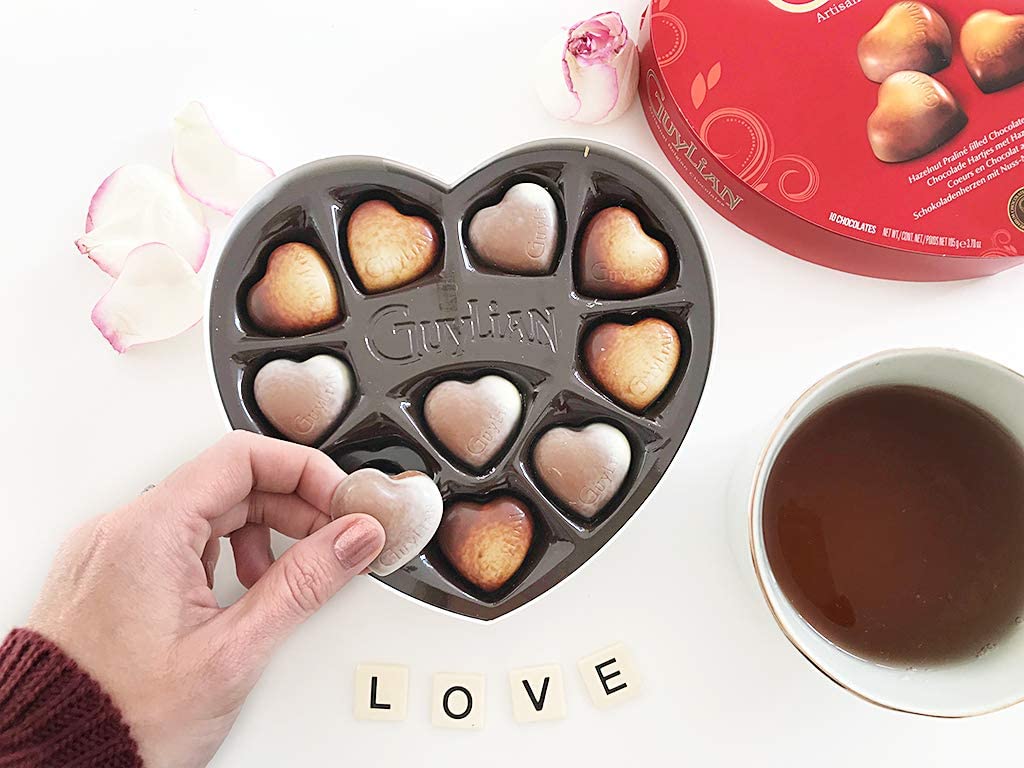 Guylian Belgian Collection - Heart Shape Box of Hazel Praline filled Chocolate Hearts perfect for Couples and Mother's Day (105g)